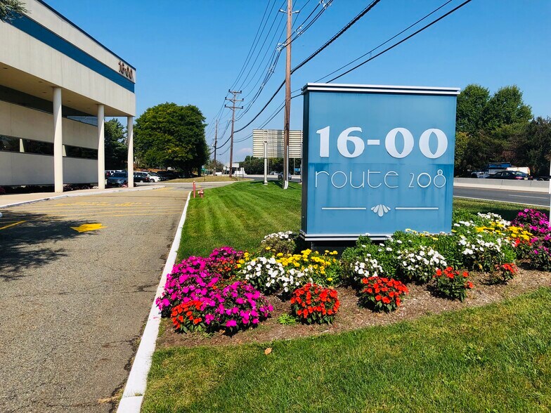 16-00 State Route 208, Fair Lawn, NJ à louer - Photo de l’immeuble – Image 3 sur 11