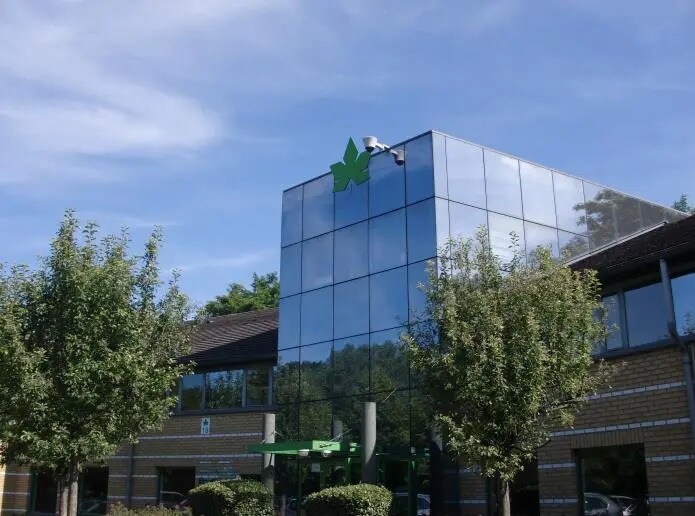 Bureau dans Champs-sur-Marne à louer - Photo de l’immeuble – Image 1 sur 4