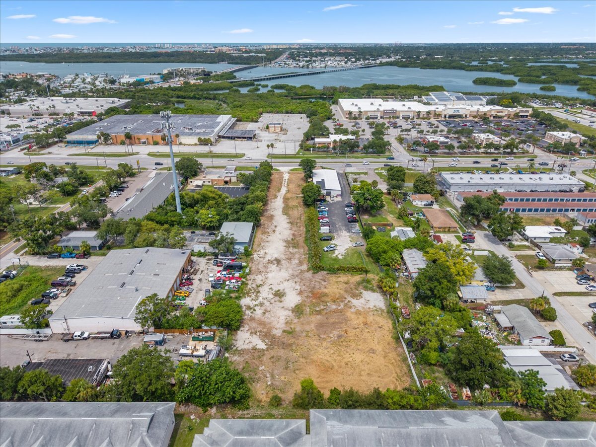4685 Park St N, Saint Petersburg, FL à vendre Photo de l’immeuble– Image 1 sur 7