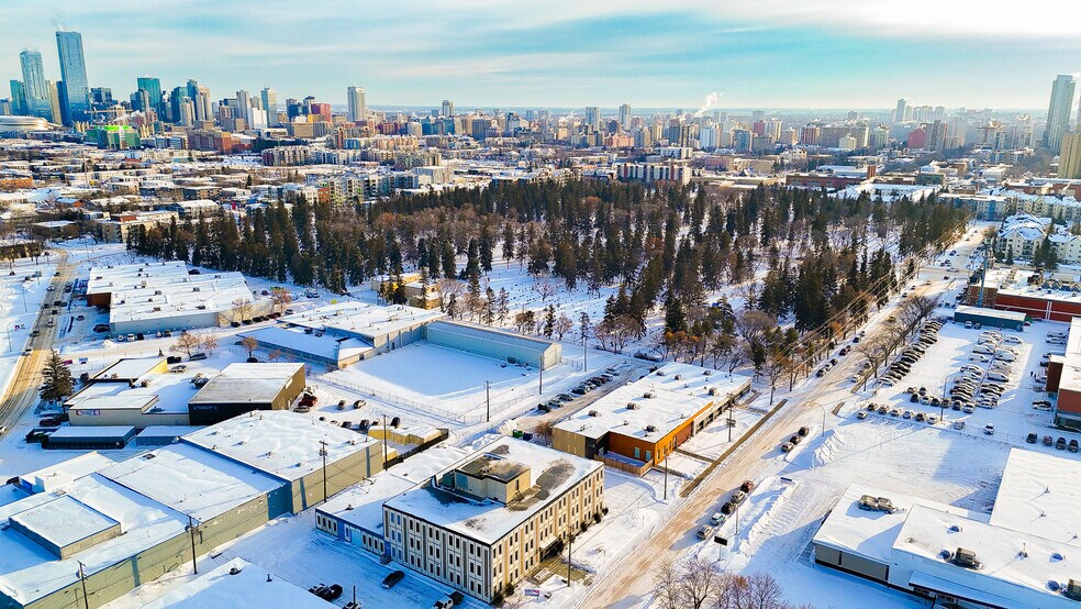 10835 120th St NW, Edmonton, AB à louer - Photo de l’immeuble – Image 3 sur 14