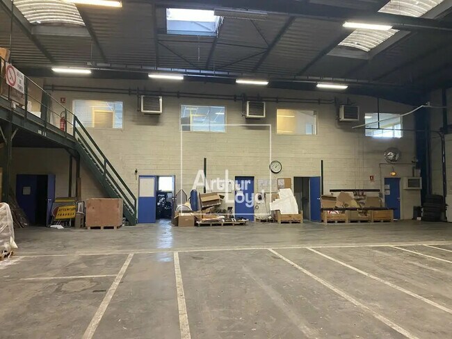 Plus de détails pour Bureau, Industriel/Logistique à louer