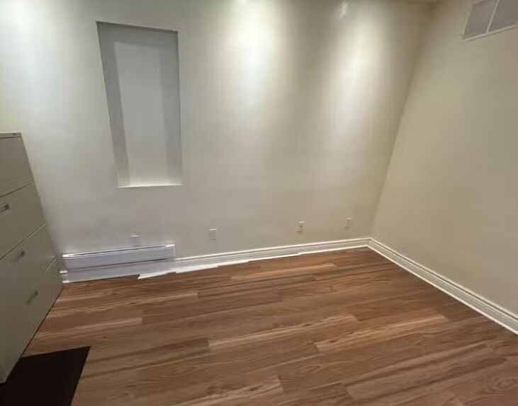 588 Danforth Ave, Toronto, ON à vendre - Photo intérieure – Image 2 sur 7