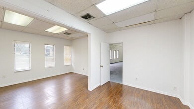 1620-1646 SE Village Green Dr, Port, Port Saint Lucie, FL à louer Numérisation 3D Matterport– Image 1 sur 3