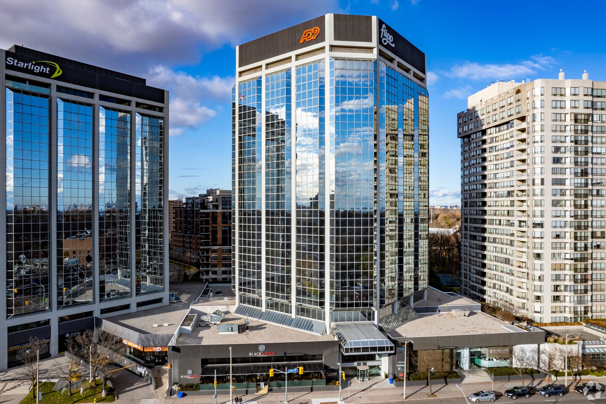 3250-3300 Bloor St W, Toronto, ON à louer Photo de l’immeuble– Image 1 sur 54