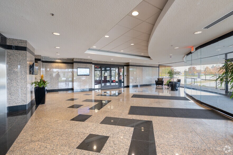3196 Kraft Ave SE, Grand Rapids, MI à louer - Hall d’entrée – Image 2 sur 3