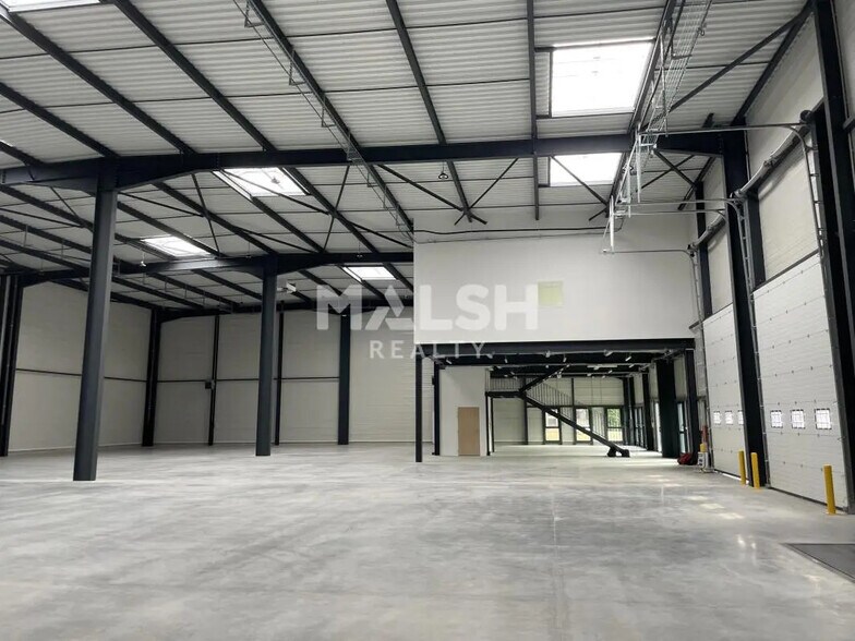 Local d’activités dans Corbas à louer - Photo de l’immeuble – Image 2 sur 18