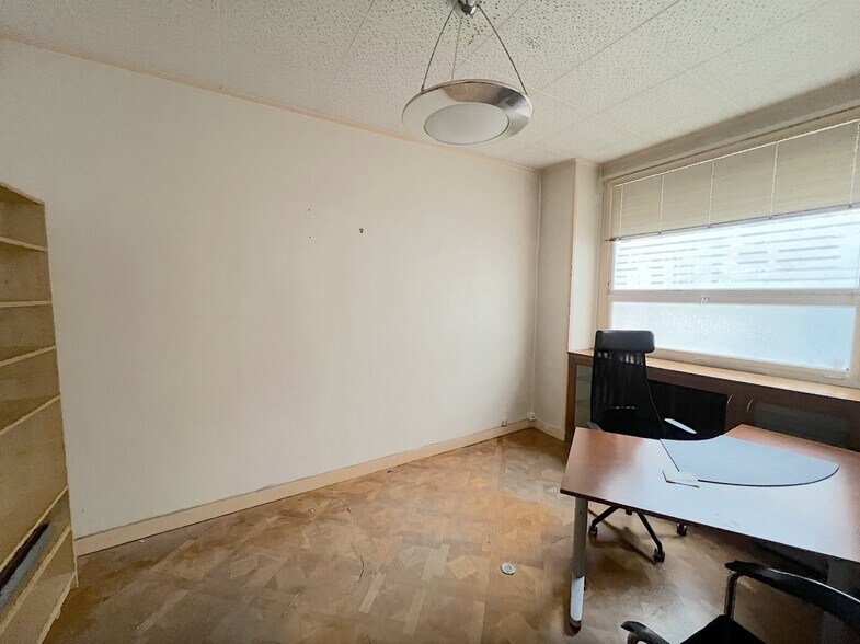 Local commercial dans Paris à vendre - Photo de l’immeuble – Image 2 sur 10