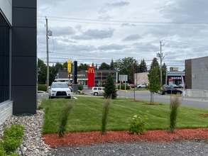 794 Boul Du Cure-Labelle, Blainville, QC à louer Photo intérieure– Image 1 sur 3