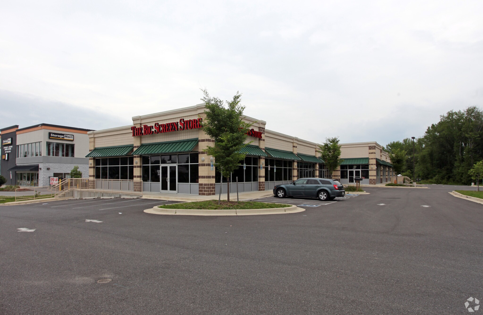 2433-2443 Crain Hwy, Waldorf, MD à louer Photo de l’immeuble– Image 1 sur 5