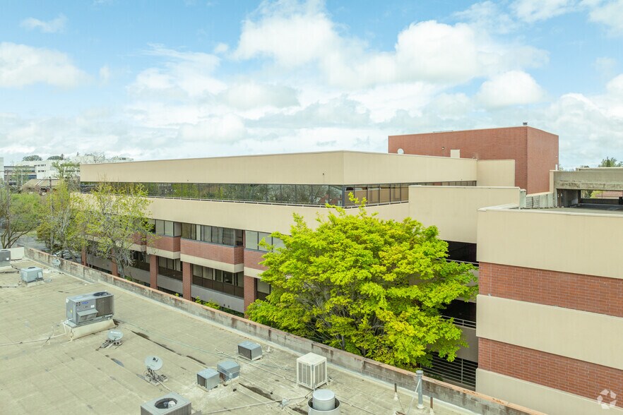 1201 Alhambra Blvd, Sacramento, CA à louer - Photo de l’immeuble – Image 2 sur 11