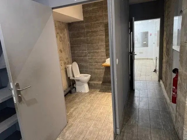 Local commercial dans Paris à louer - Photo de l’immeuble – Image 3 sur 5