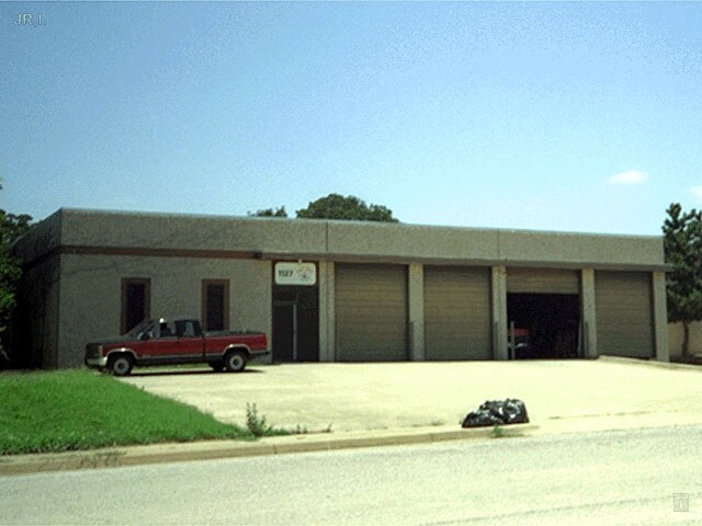1127 S Airport Cir, Euless, TX à vendre - Photo de l’immeuble – Image 2 sur 2