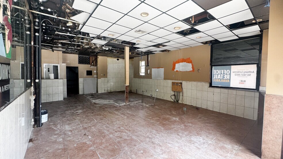 2339 Astoria Blvd, Long Island City, NY à louer - Photo de l’immeuble – Image 3 sur 11