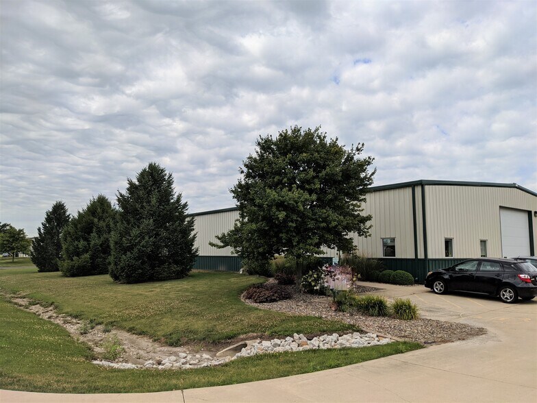 14150 Carole Dr, Bloomington, IL à louer - Photo de l’immeuble – Image 1 sur 13