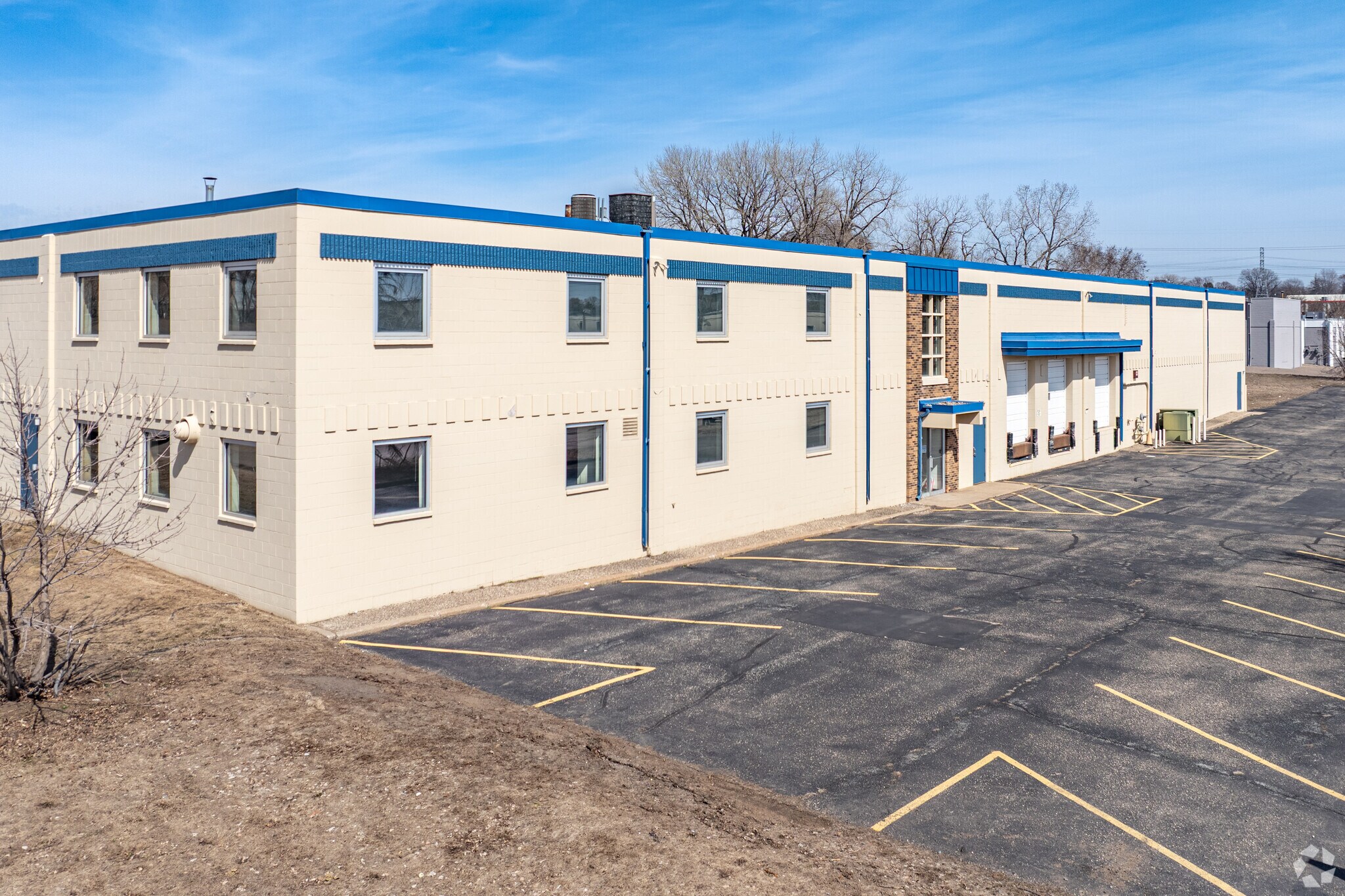 3401 NE Spring St, Minneapolis, MN à louer Photo principale– Image 1 sur 9