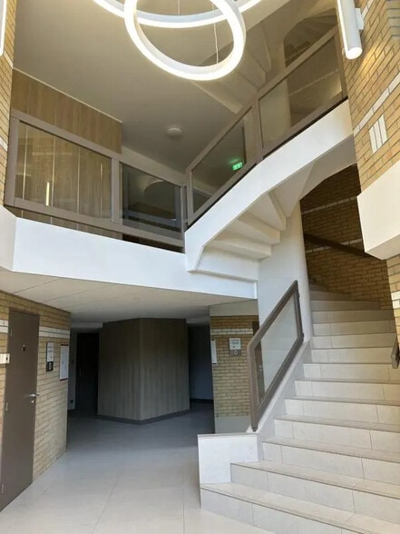 Rue Albert Einstein, Champs-sur-Marne à vendre - Hall d’entrée – Image 2 sur 8