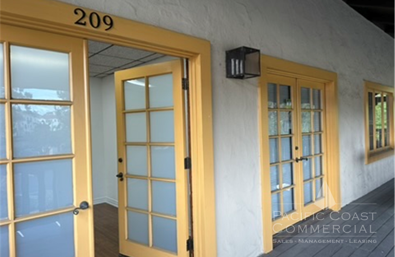 110 Civic Center Dr, Vista, CA à vendre Photo intérieure– Image 1 sur 8