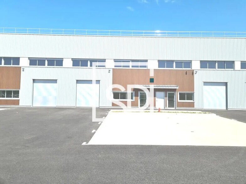 Industriel/Logistique dans COURNON-D'AUVERGNE à louer - Photo de l’immeuble – Image 3 sur 10