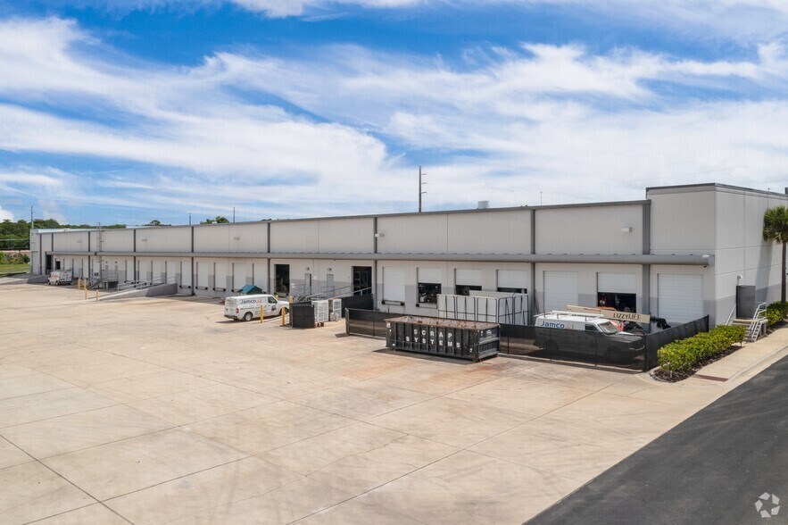 3800 Enterprise Way, Sanford, FL à louer - Photo de l’immeuble – Image 3 sur 11