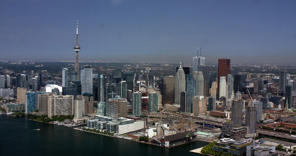 26-32 Wellington St E, Toronto, ON à louer - Aérien – Image 2 sur 27