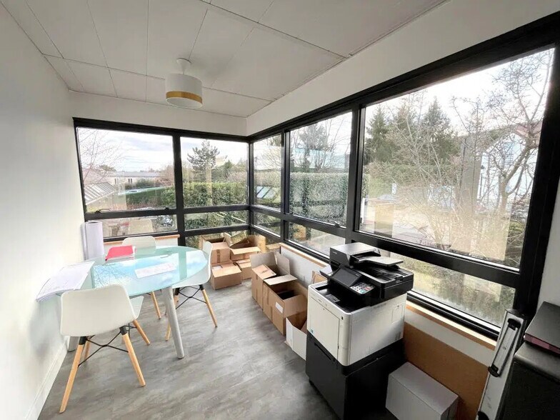 Bureau dans Chambourcy à louer - Photo de l’immeuble – Image 3 sur 7