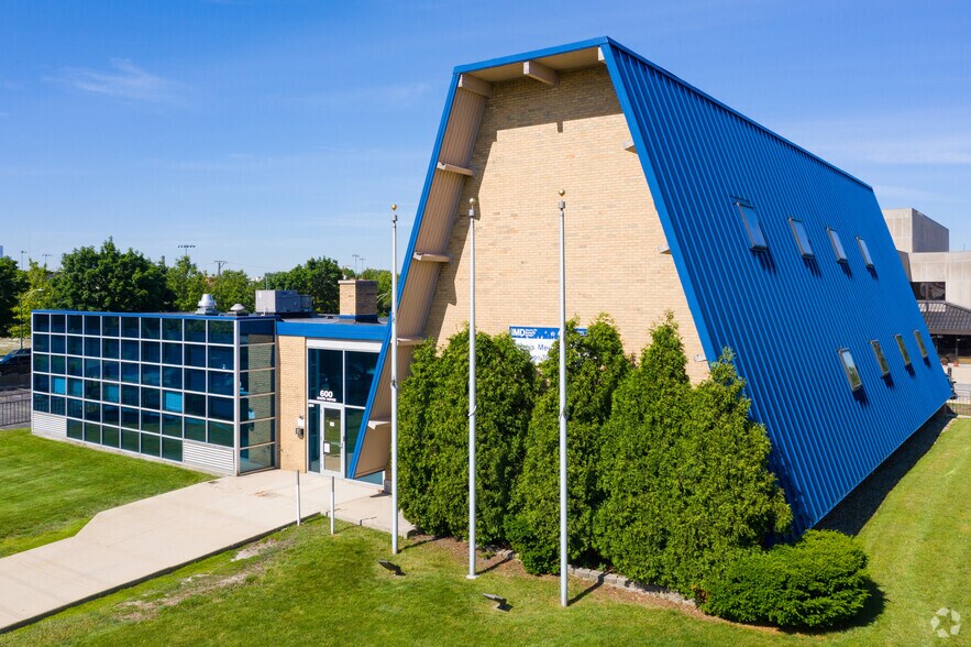 600 S Hoyne Ave, Chicago, IL à louer - Photo principale – Image 1 sur 2