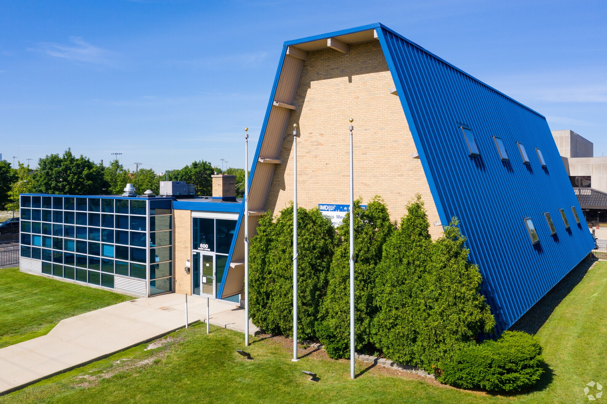 600 S Hoyne Ave, Chicago, IL à louer Photo de l’immeuble– Image 1 sur 3