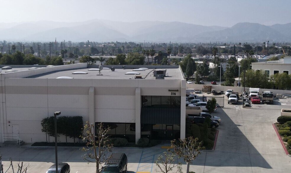 516 Malloy Ct, Corona, CA à louer - Photo principale – Image 2 sur 5