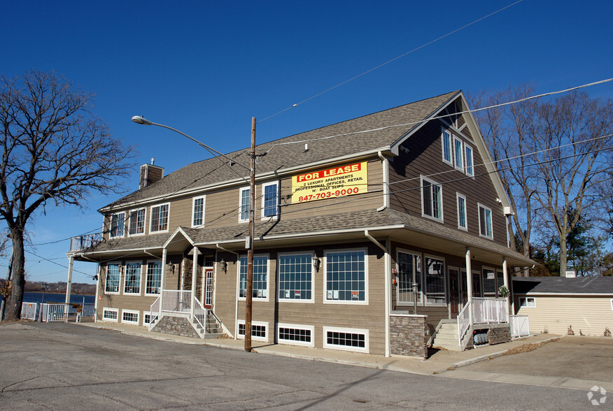 38 W Grand Ave, Fox Lake, IL à louer - Photo principale – Image 1 sur 29