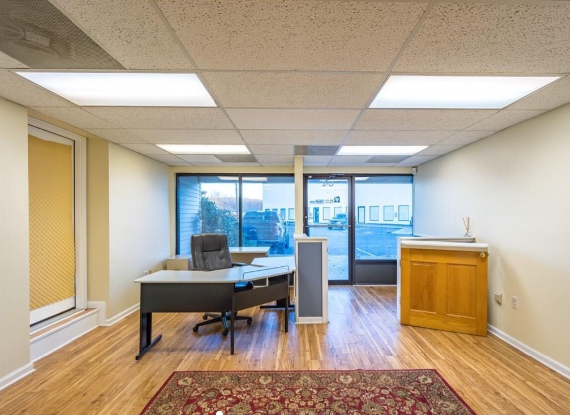 122 Spring St, Southington, CT 06489 - Lot C-2 -  - Photo intérieure - Image 1 of 9