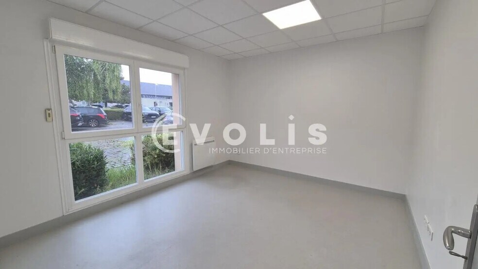 Bureau dans Bussy-Saint-Georges à louer - Photo intérieure – Image 2 sur 3