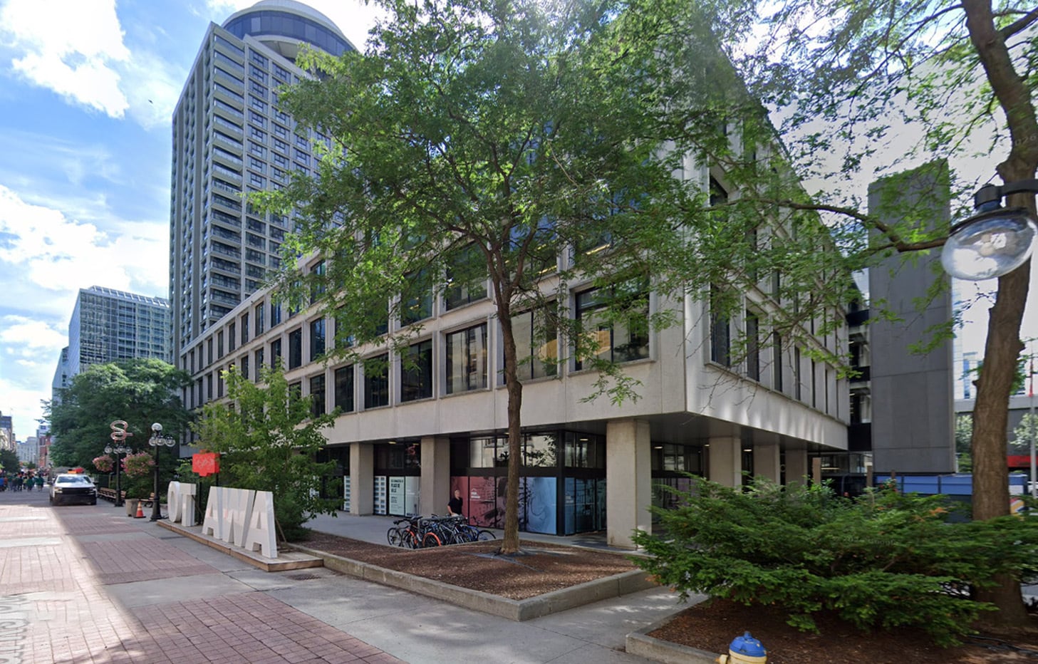 320 Queen St, Ottawa, ON à louer Photo de l’immeuble– Image 1 sur 6