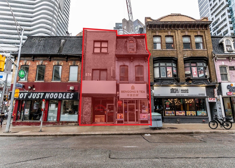 574-576 Yonge St, Toronto, ON à vendre - Photo de l’immeuble – Image 1 sur 3