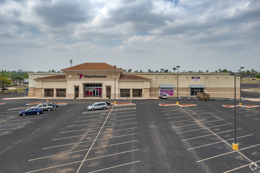 1701 S Closner Blvd, Edinburg, TX à louer - Photo de l’immeuble – Image 3 sur 5