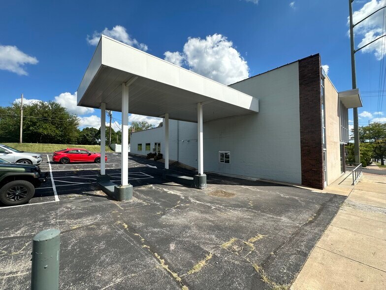 6145 Troost Ave, Kansas City, MO à vendre - Photo de l’immeuble – Image 3 sur 15