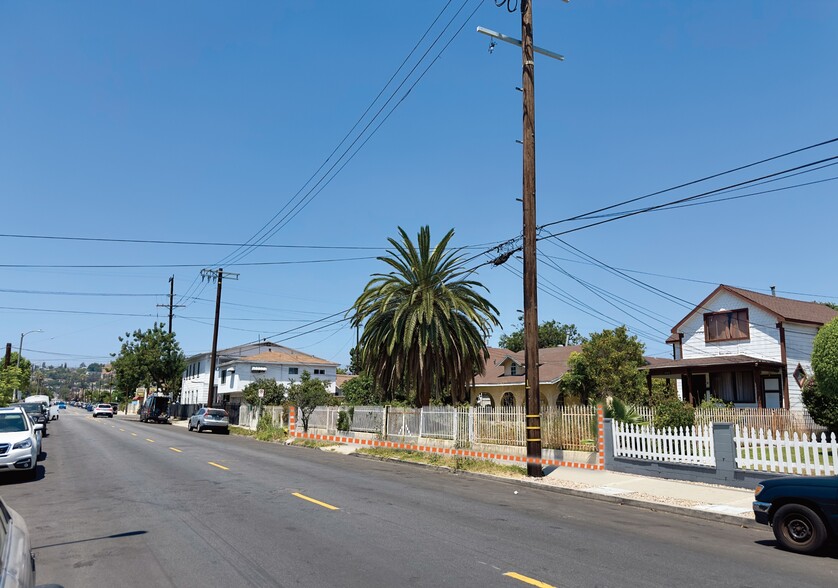 1926 Eastlake Ave, Los Angeles, CA à vendre - Photo de l’immeuble – Image 3 sur 7