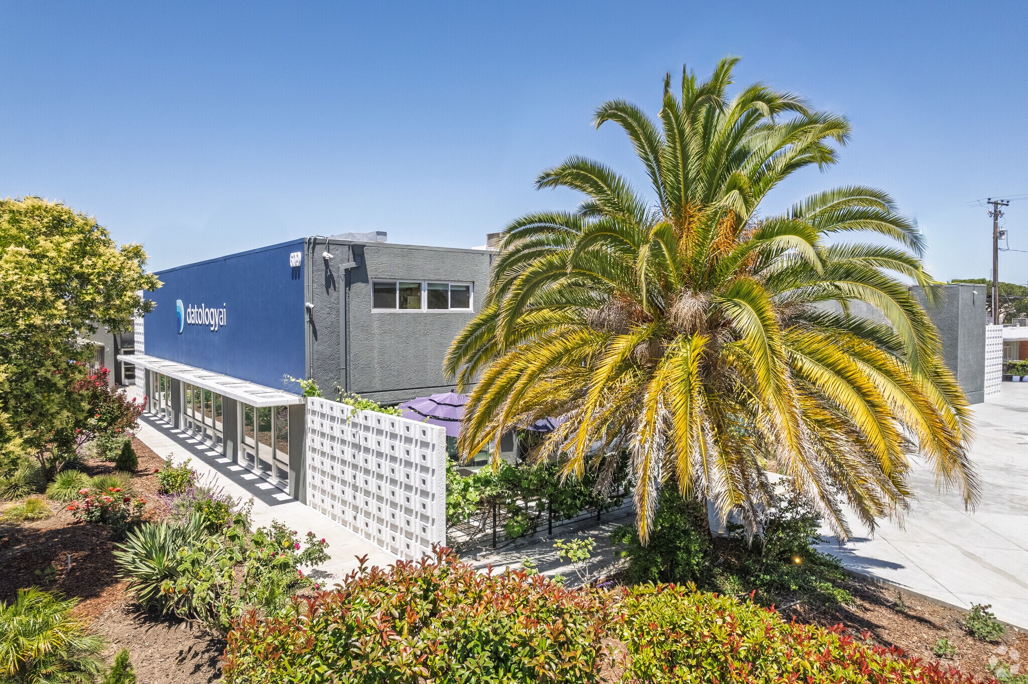 699 Veterans Blvd, Redwood City, CA à louer Photo de l’immeuble– Image 1 sur 12