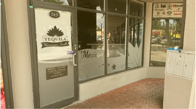 303-339 NE 167th St, Miami, FL à louer Photo de l’immeuble– Image 1 sur 8