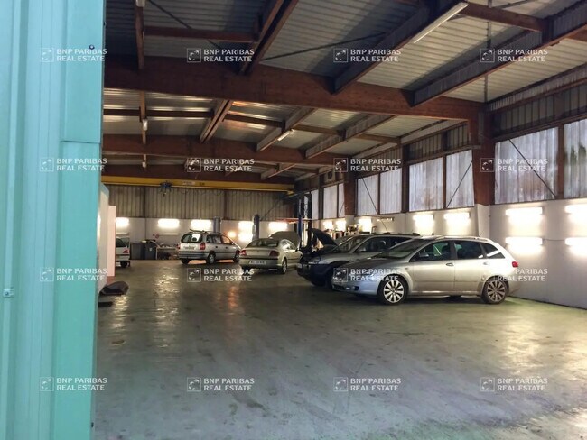 Plus de détails pour Local d’activités à vendre