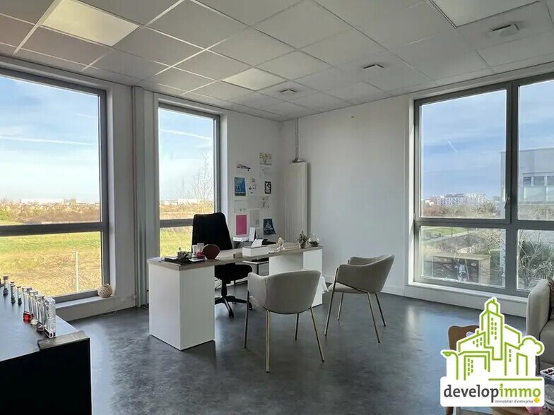 Bureau dans Fleury-sur-Orne à louer - Photo intérieure – Image 1 sur 8