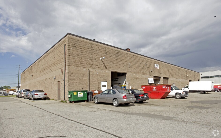 7195 Tranmere Dr, Mississauga, ON à louer - Photo de l’immeuble – Image 2 sur 6