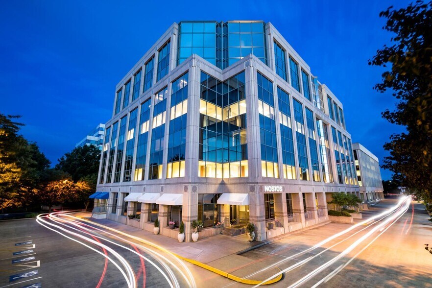 8100 Boone Blvd, Vienna, VA à louer - Photo de l’immeuble – Image 3 sur 5