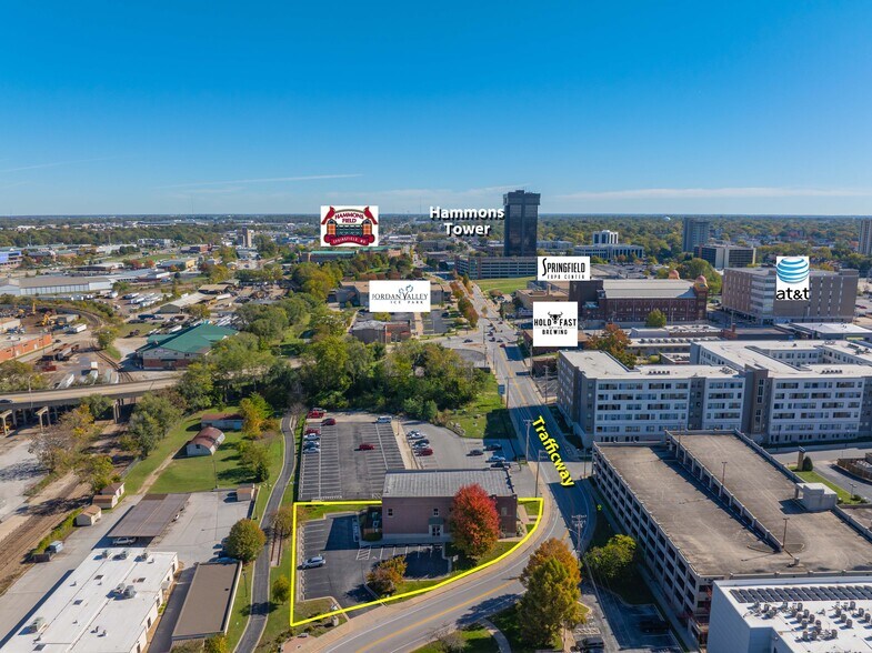 425 E Trafficway St, Springfield, MO à vendre - Photo de l’immeuble – Image 3 sur 12