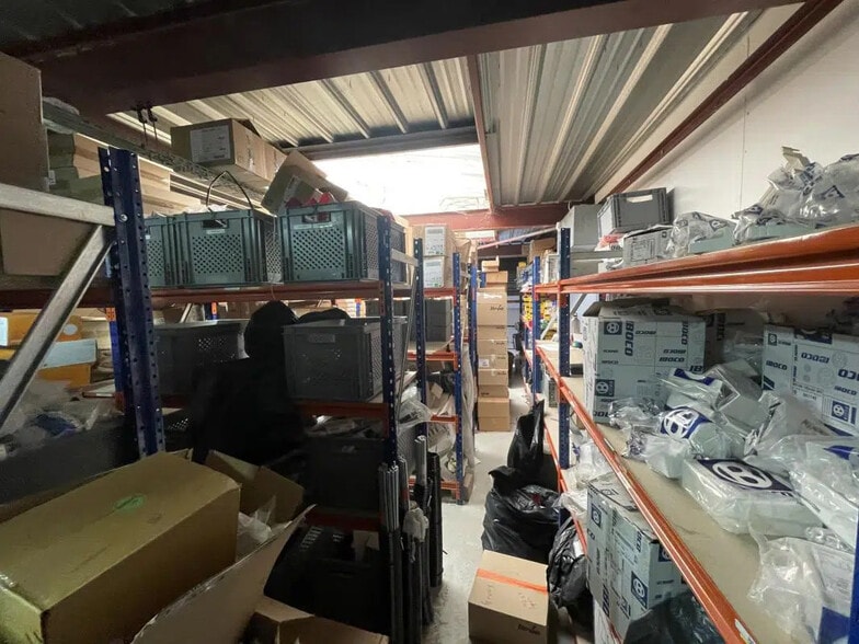 Local d'activités dans SAINT-OUEN-L'AUMONE à vendre - Photo de l’immeuble – Image 3 sur 14