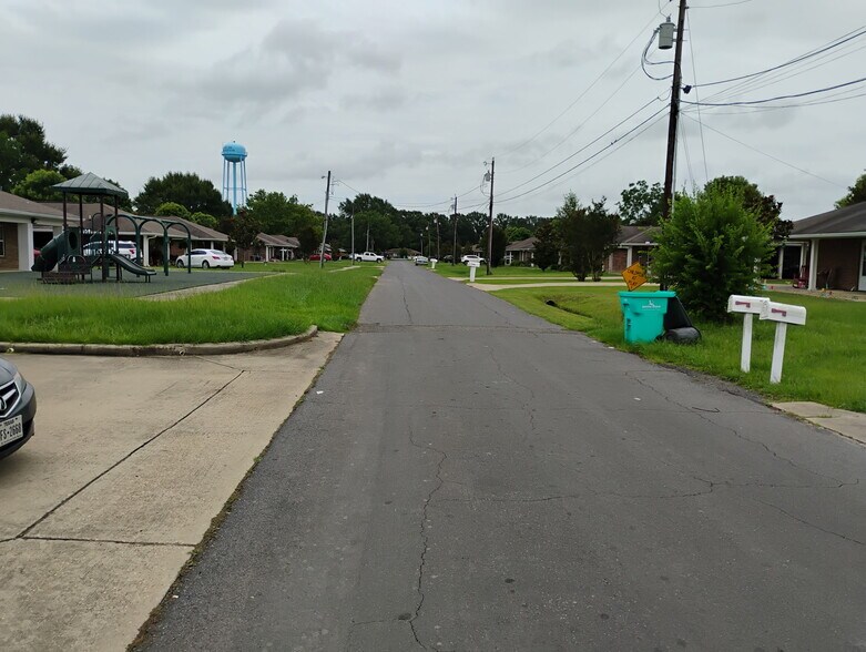 2410 1st St, Ville Platte, LA à vendre - Photo de l’immeuble – Image 3 sur 3