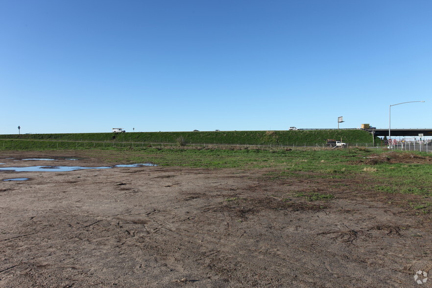 2450 Fulkerth Rd, Turlock, CA à vendre - Photo de l’immeuble – Image 2 sur 8