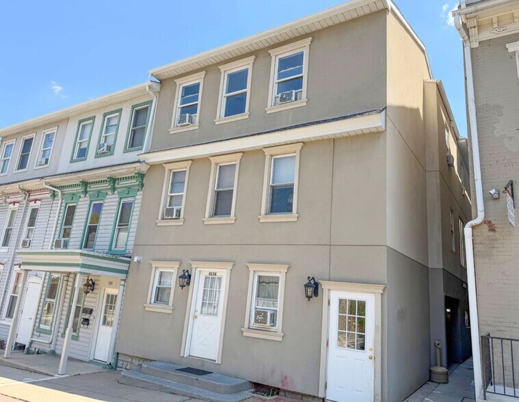 Kutztown Student Housing portefeuille de 2 biens à vendre sur LoopNet.fr - Photo de l’immeuble – Image 2 sur 9