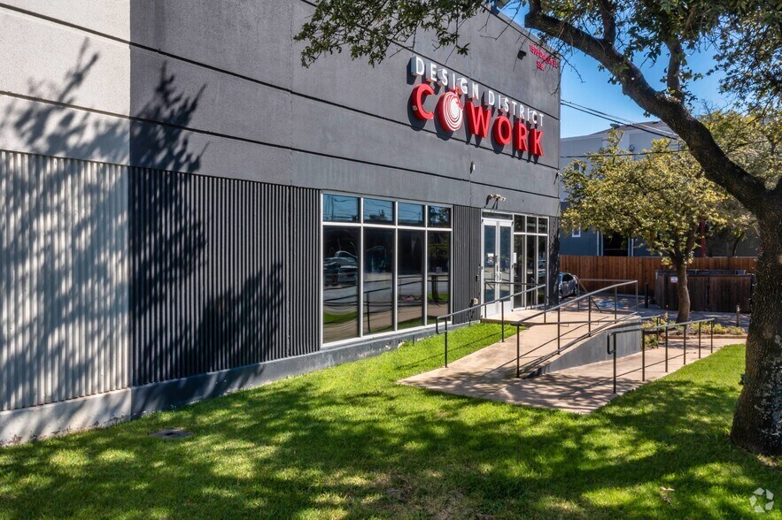 1500 Dragon St, Dallas, TX à louer - Photo de l’immeuble – Image 3 sur 7