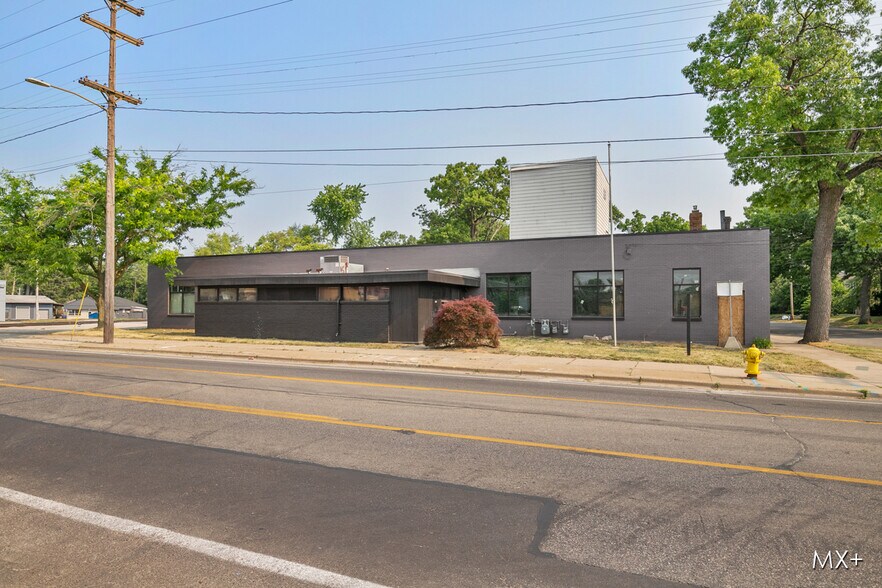 1175 Burton St SE, Grand Rapids, MI à vendre - Photo de l’immeuble – Image 1 sur 19
