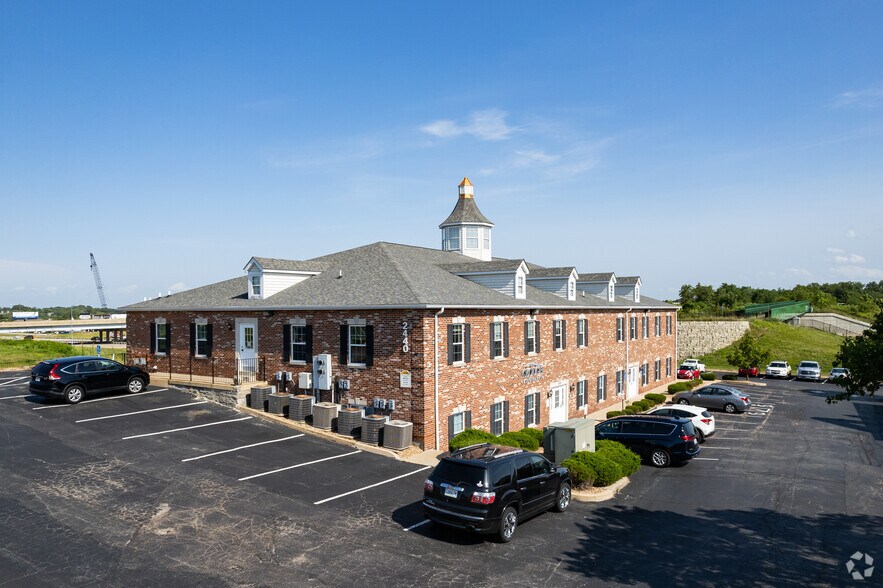 2440 Executive Dr, Saint Charles, MO à louer - Photo de l’immeuble – Image 2 sur 4